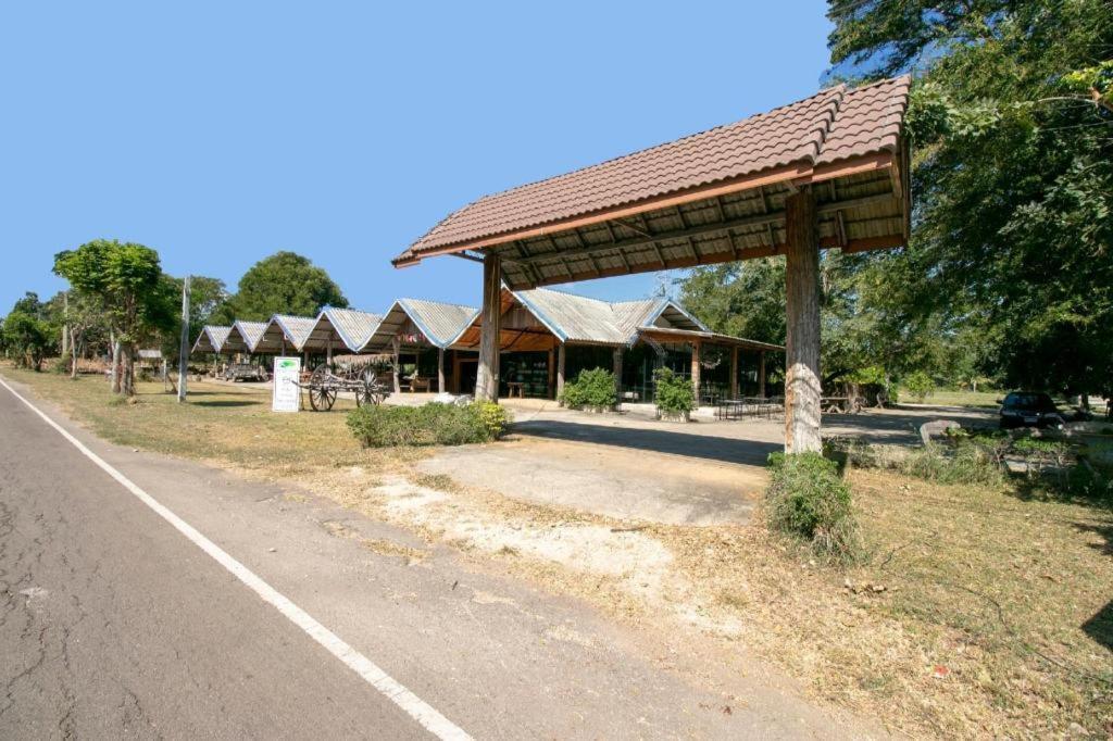 Oyo 75374 Baan Rak Mai Hotel Kanchanaburi Exterior photo