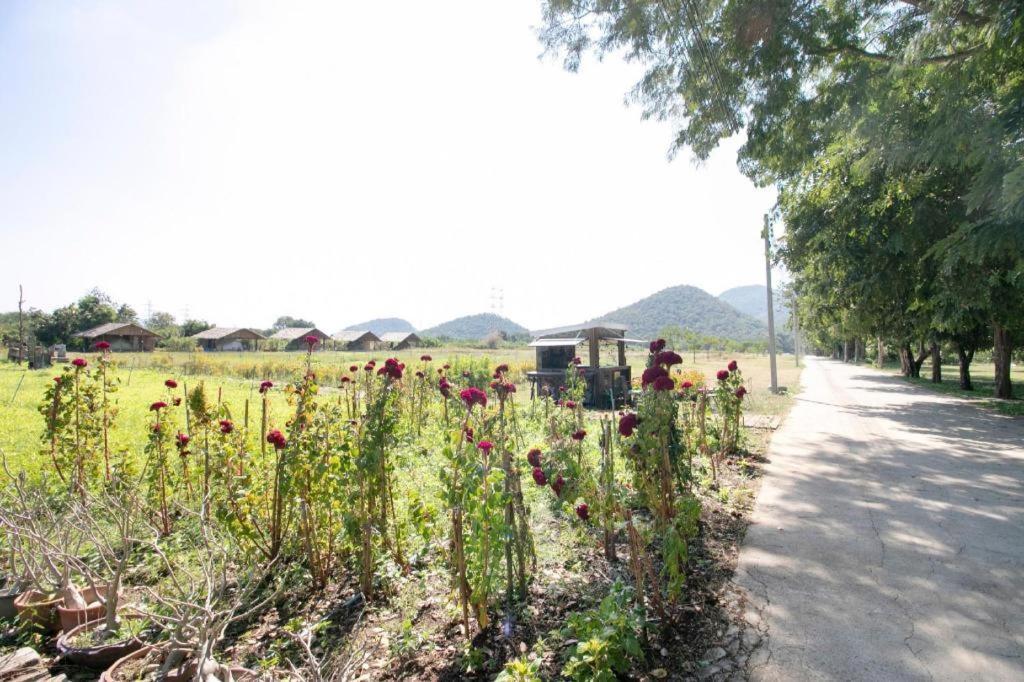 Oyo 75374 Baan Rak Mai Hotel Kanchanaburi Exterior photo